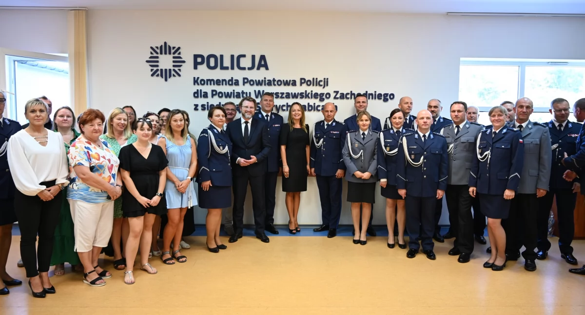 porady, zebrania, PIERWSZA KOBIETA KOMENDANT POWIATOWY POLICJI - zdjęcie, fotografia