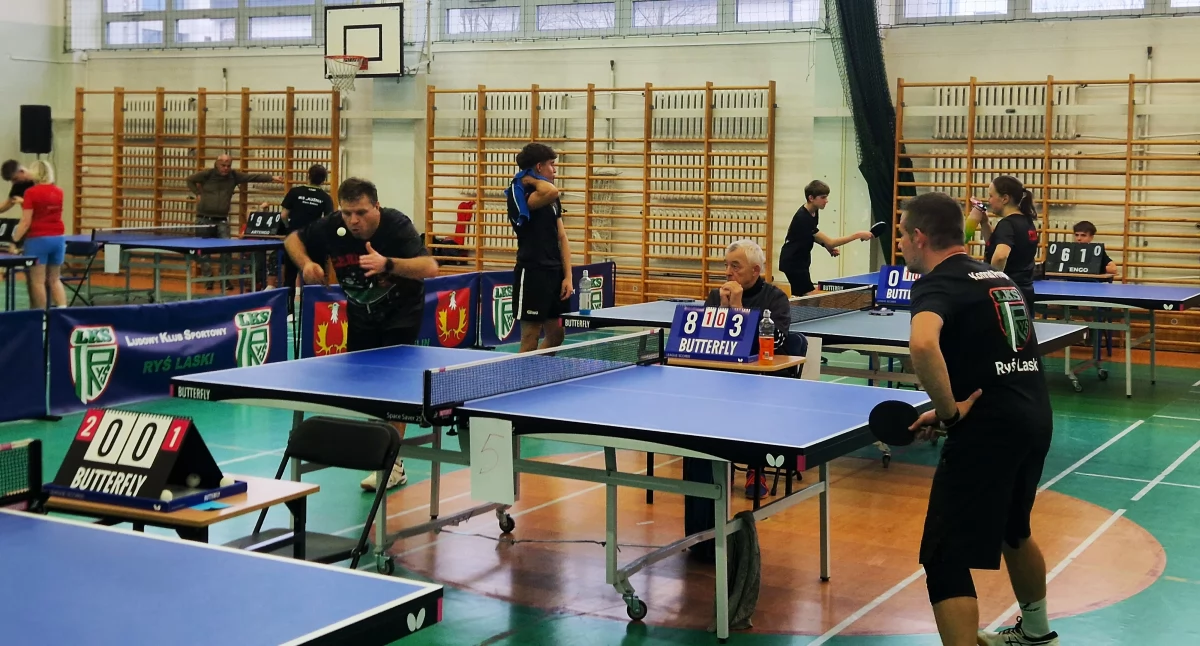 tenis-stolowy-ziemny, MIKOŁAJKOWY TURNIEJ TENISA STOŁOWEGO - zdjęcie, fotografia