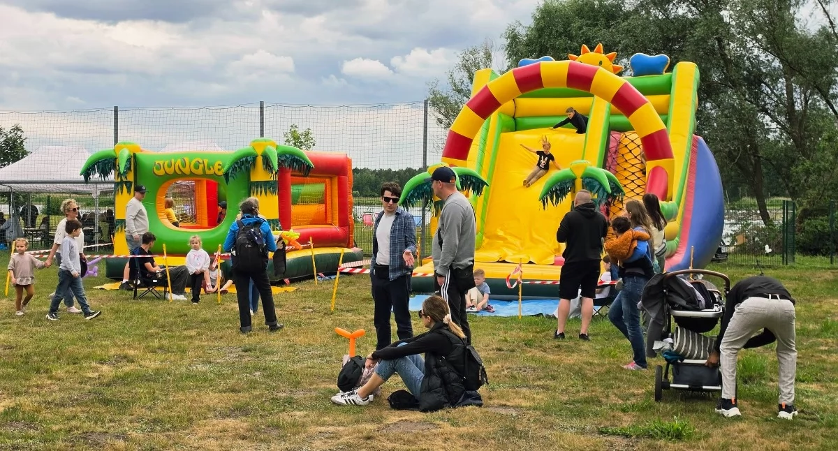 pikniki, uroczystości, PIKNIK SOŁECKI TRUSKAWIU - zdjęcie, fotografia